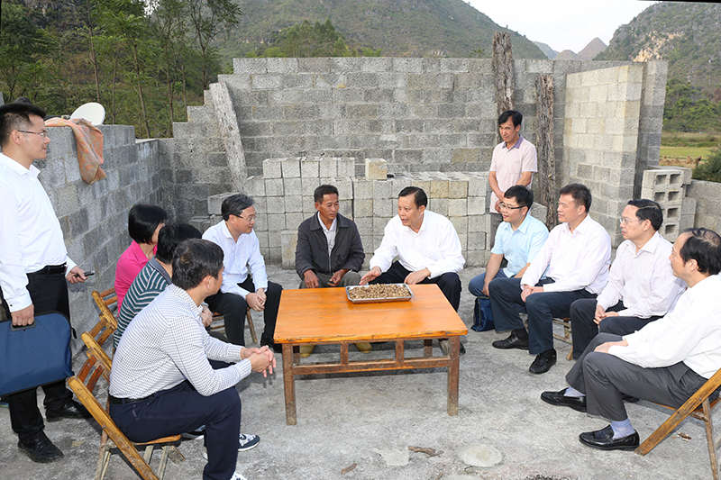 杨道喜深入德保县宣讲党的十九大精神并调研扶贫工作